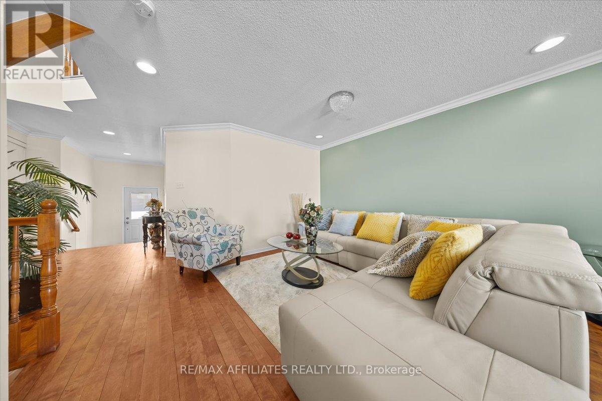2070 LISKA STREET - Photo 3
