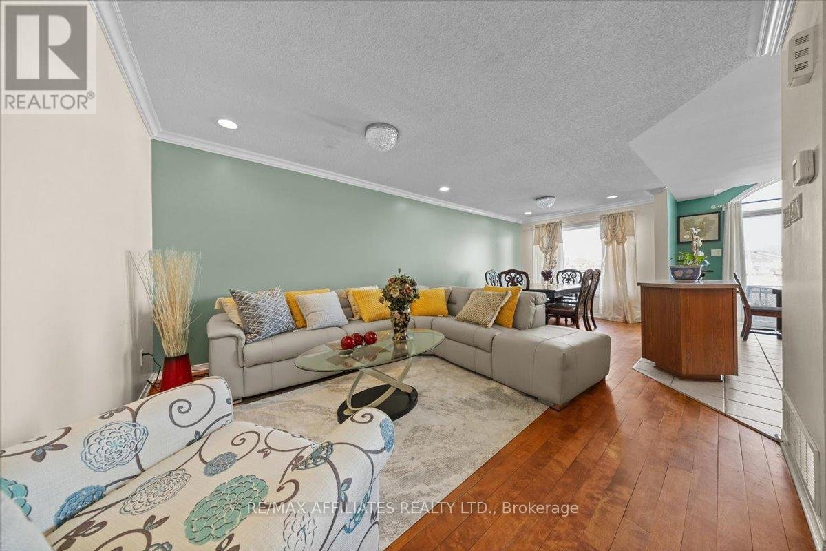 2070 LISKA STREET - Photo 4