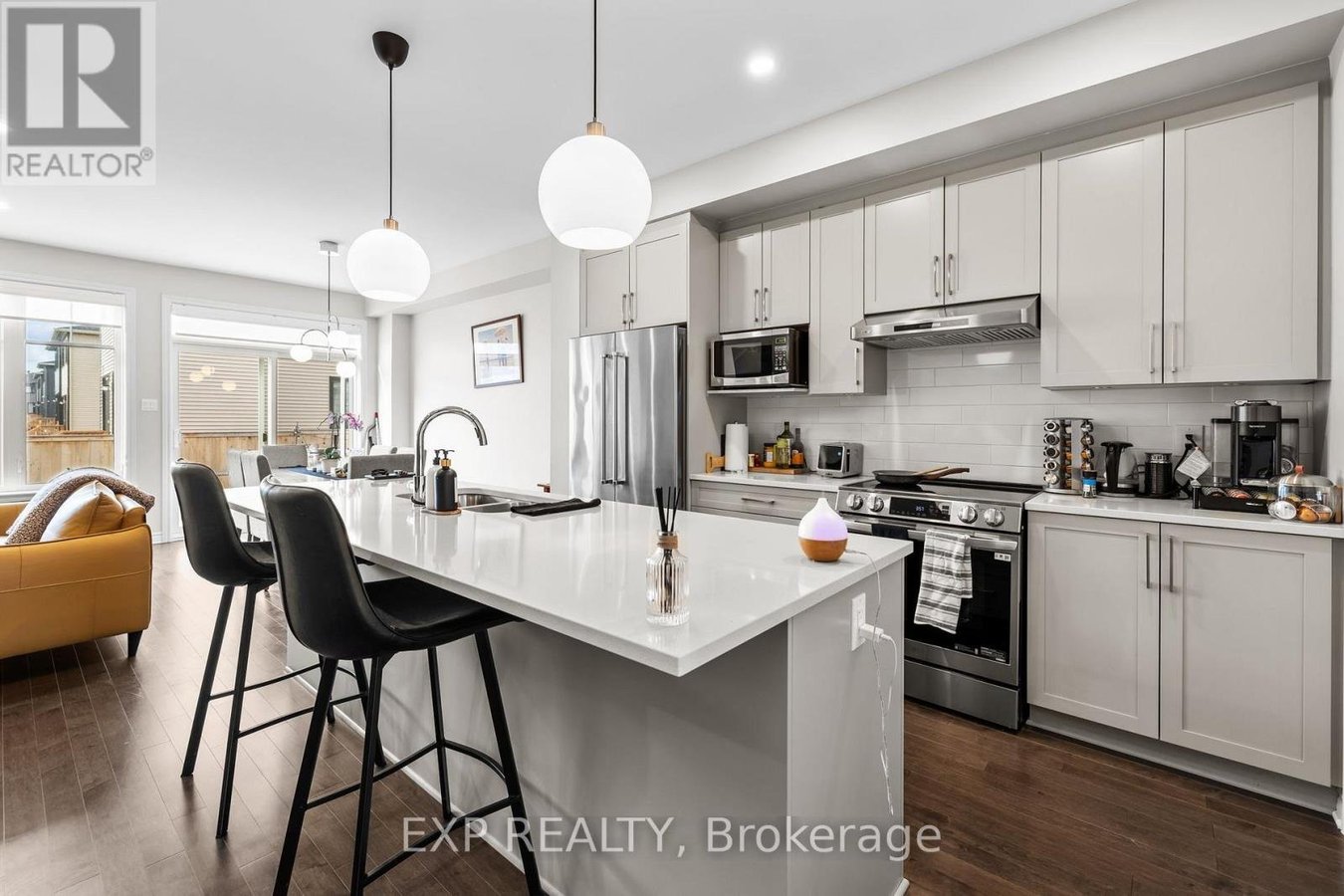 389 BARRETT FARM DRIVE - Photo 6