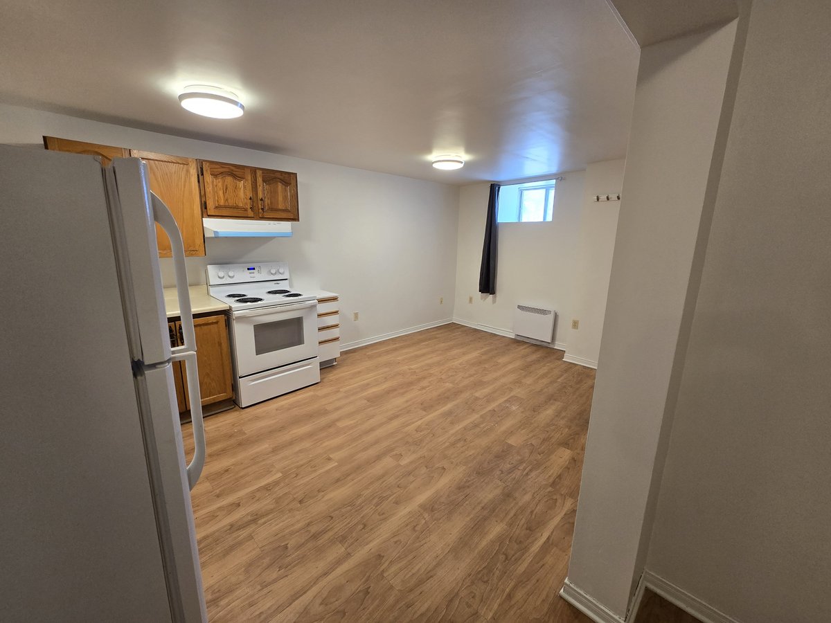 235 Laurier Avenue East - Photo 1