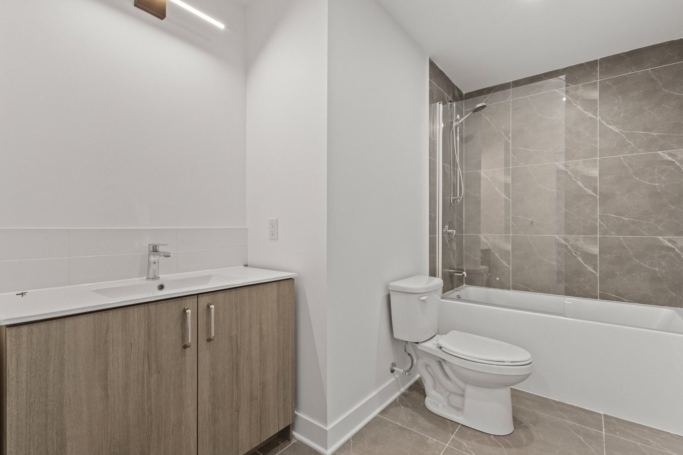 242 Boulevard Hymus - Photo 24