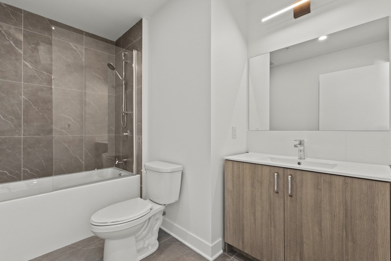 242 Boulevard Hymus - Photo 13