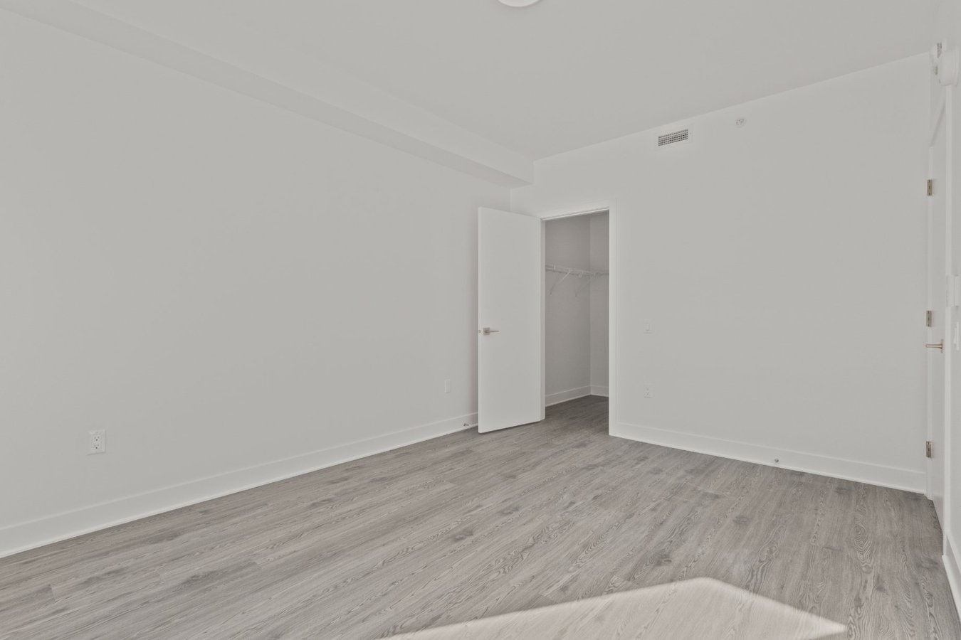 242 Boulevard Hymus - Photo 10