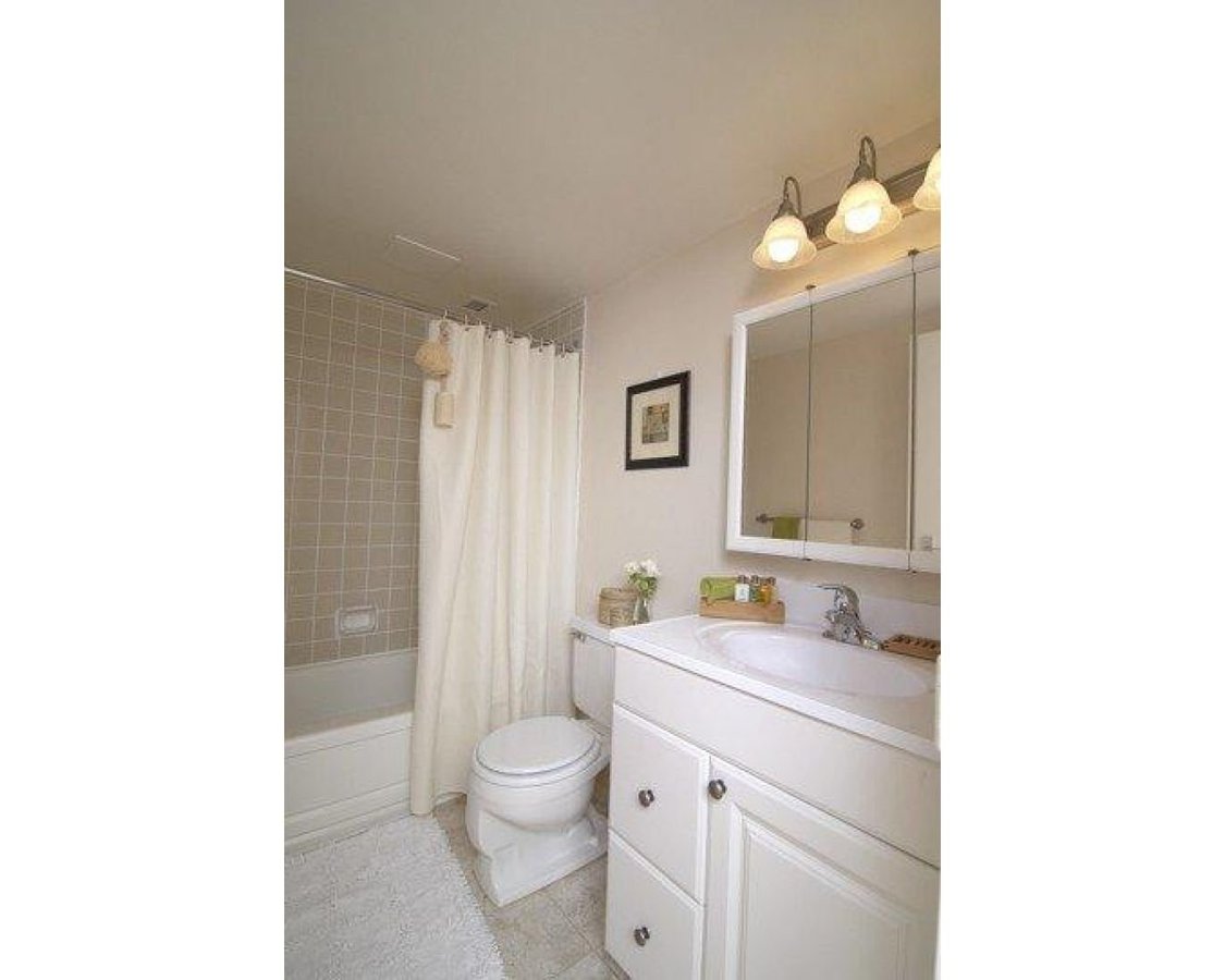 Spacious Townhouse 3 Bdrs  1.5 bath POINTE-CLAIRE - Photo 4