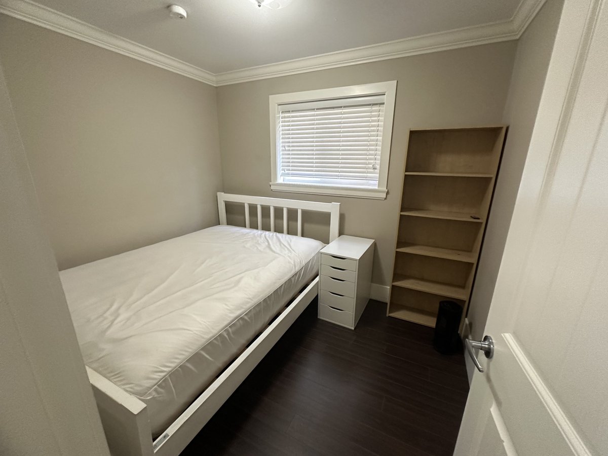 1723 Dorset Avenue - Photo 2