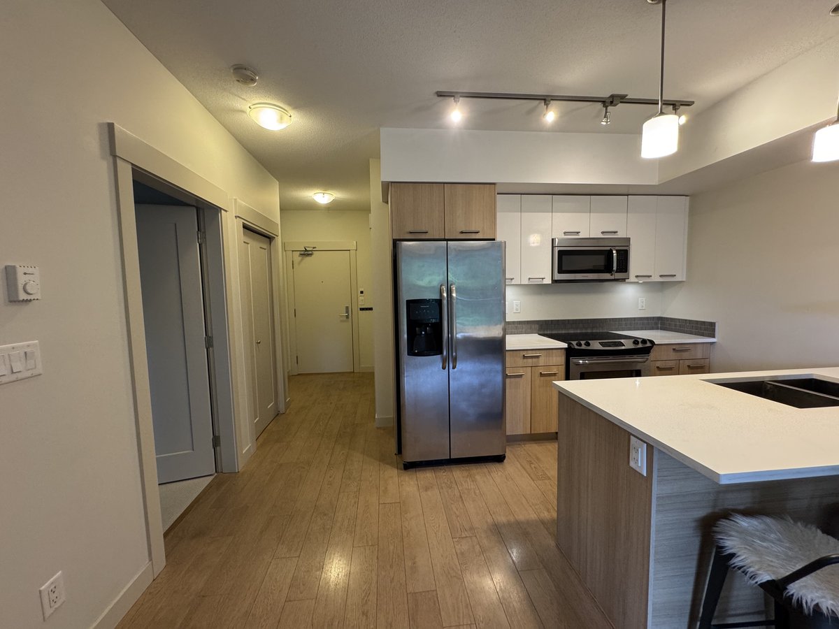 2214 Kelly Avenue - Photo 2