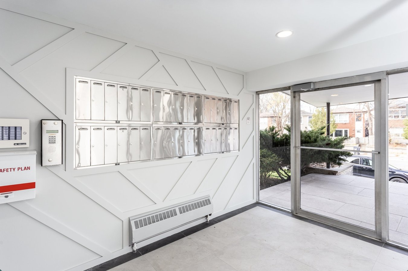 371 Lakeshore Road West - Photo 3