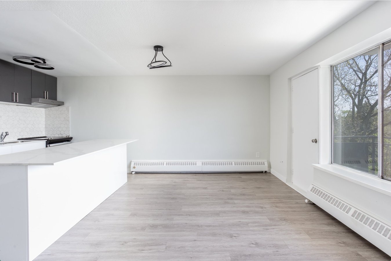 371 Lakeshore Road West - Photo 8