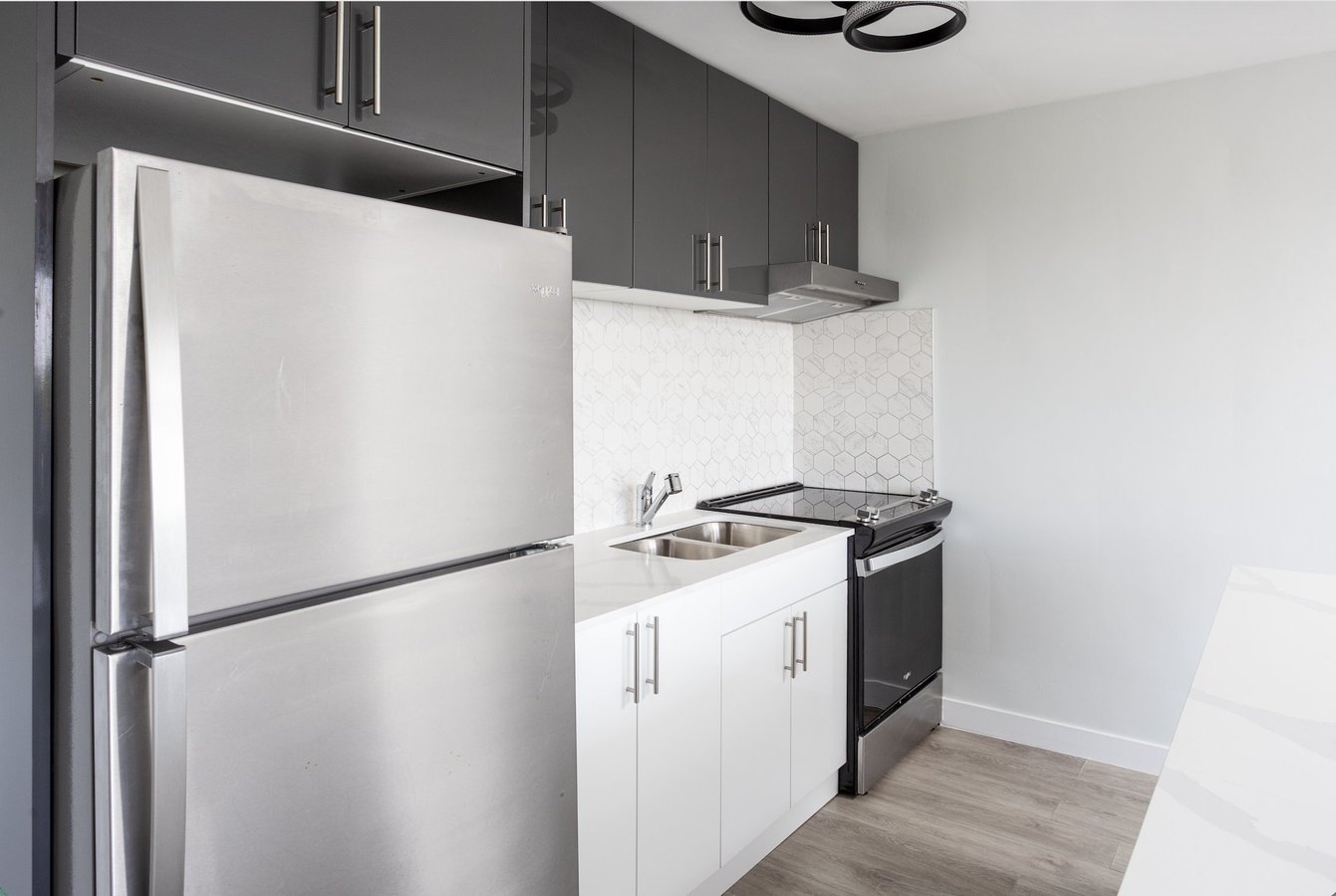 371 Lakeshore Road West - Photo 6