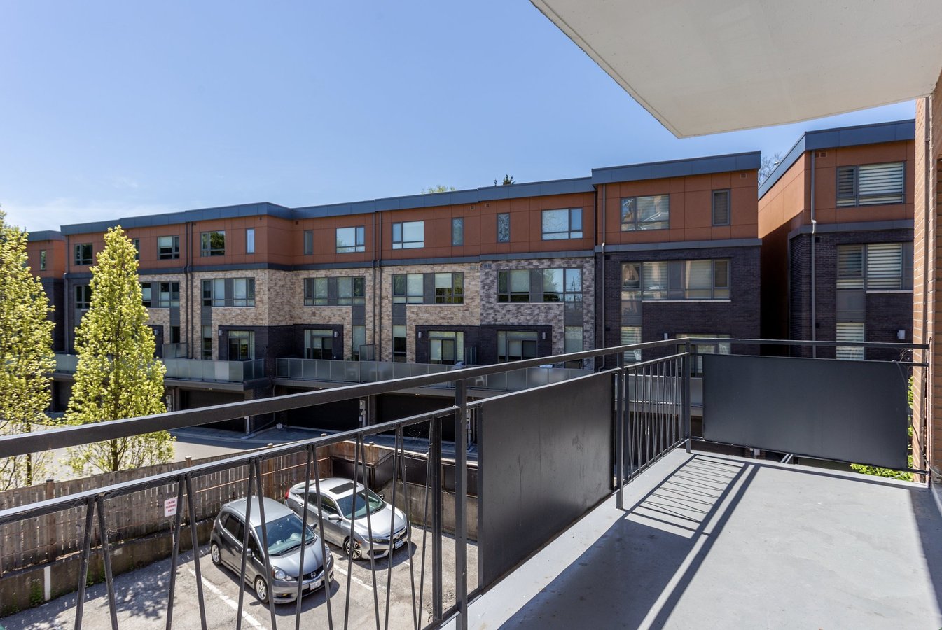 371 Lakeshore Road West - Photo 2