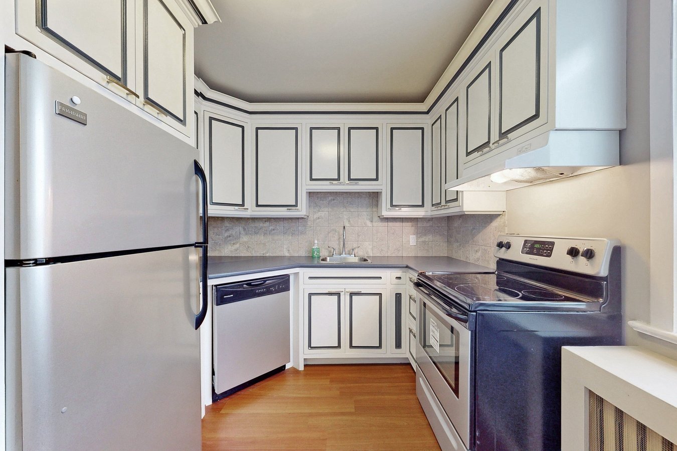 255 Lakeshore Road East - Photo 9