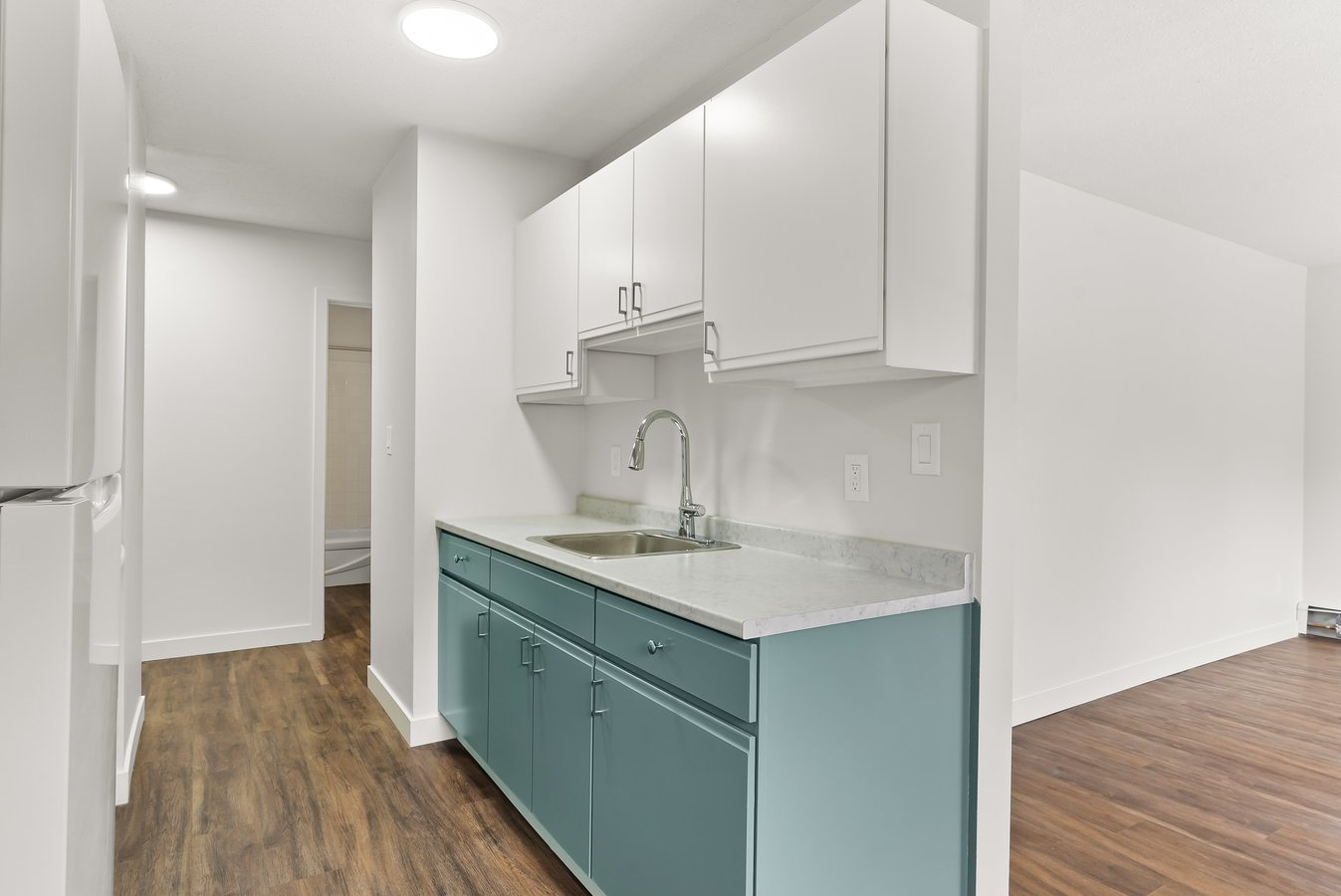 2221 Robinson Street - Photo 5