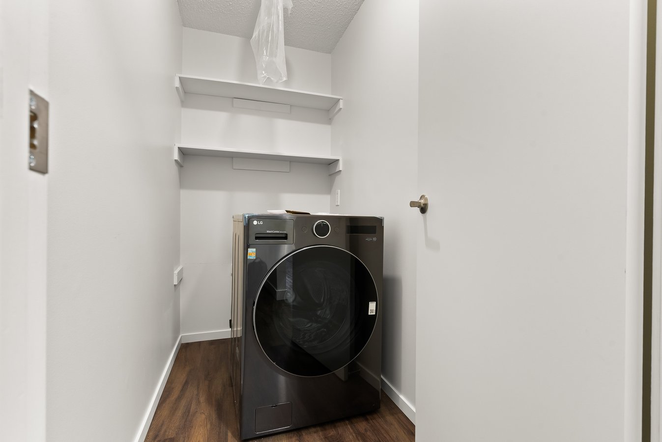 2221 Robinson Street - Photo 8