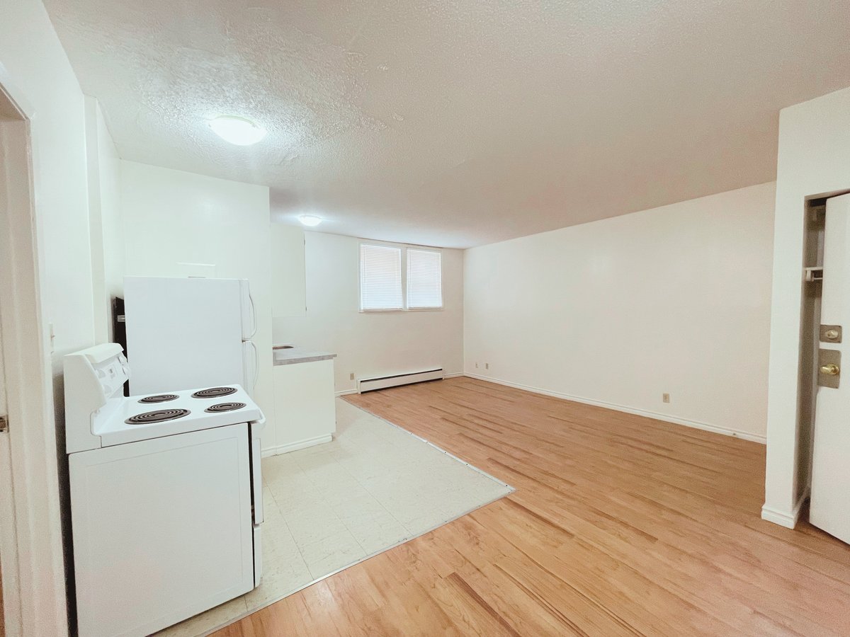 1503 Victoria Avenue - Photo 2