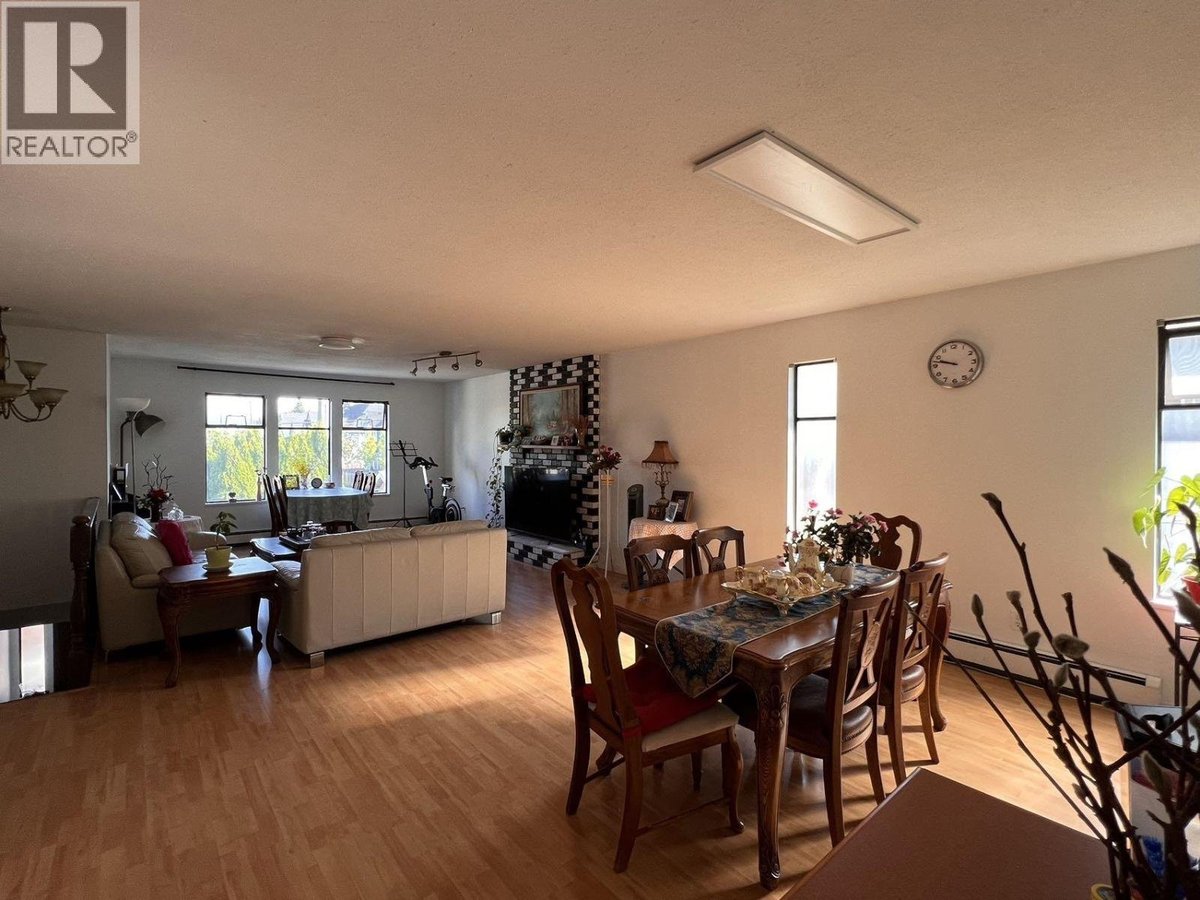 Upper 9580 BLUNDELL ROAD - Photo 2