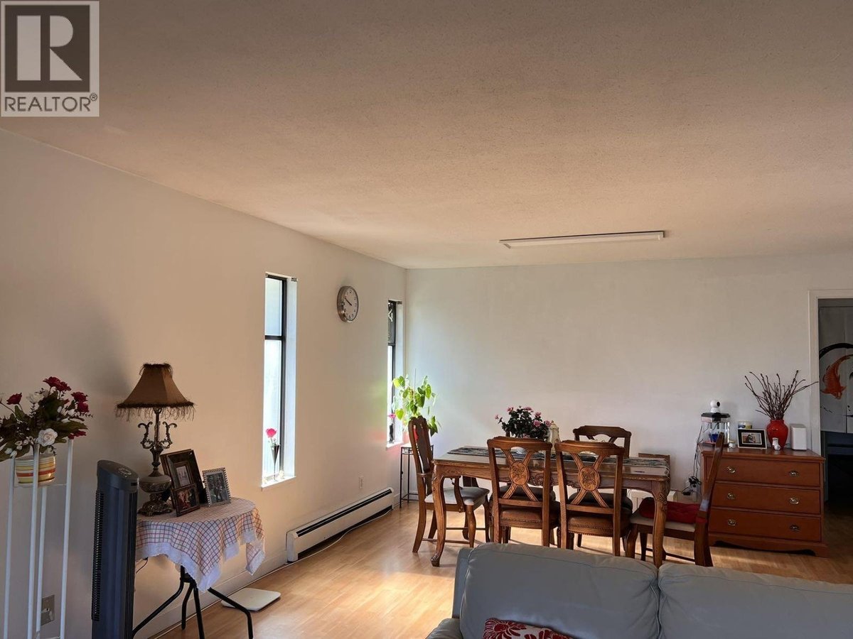 Upper 9580 BLUNDELL ROAD - Photo 4
