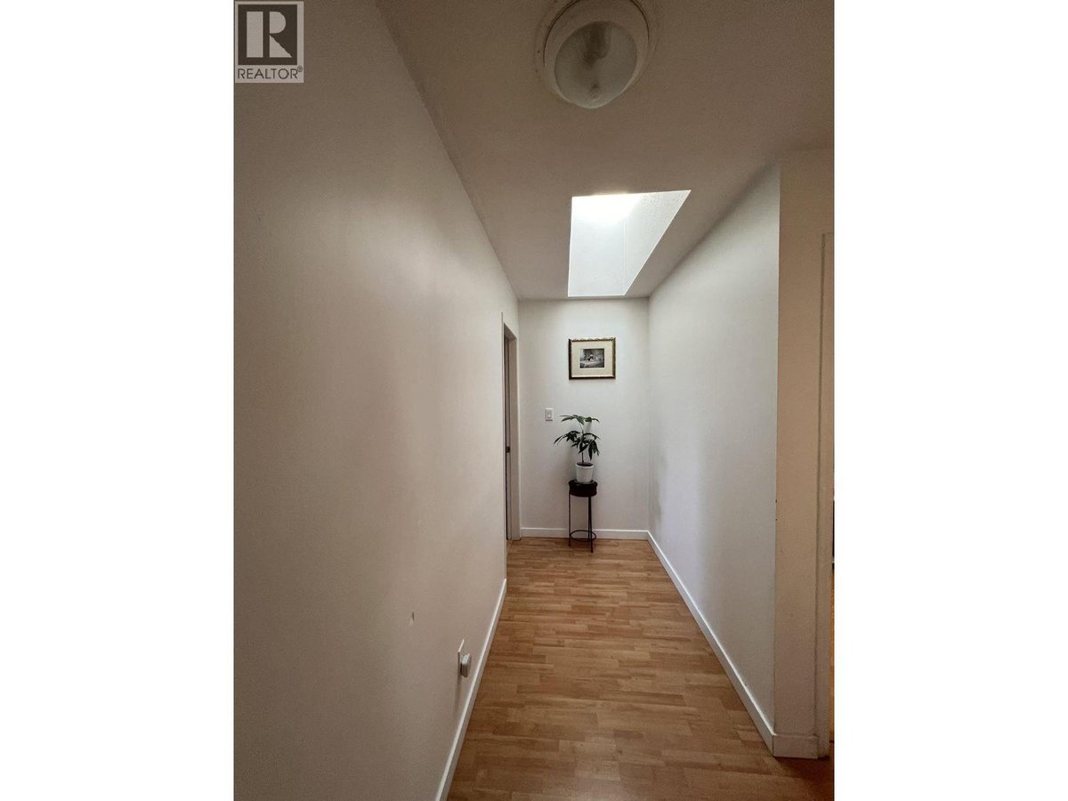 Upper 9580 BLUNDELL ROAD - Photo 5