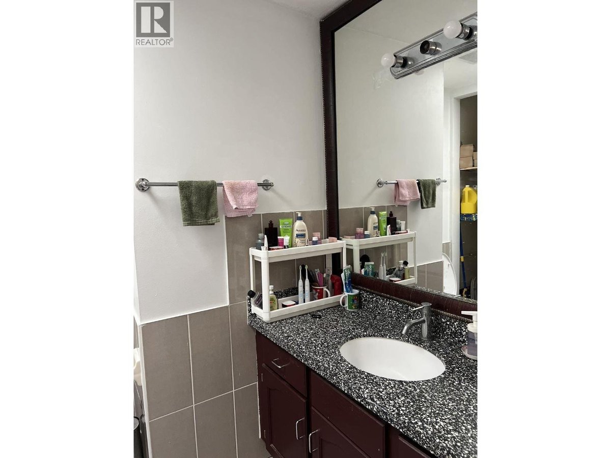 Upper 9580 BLUNDELL ROAD - Photo 7