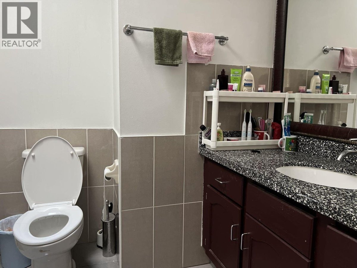 Upper 9580 BLUNDELL ROAD - Photo 11