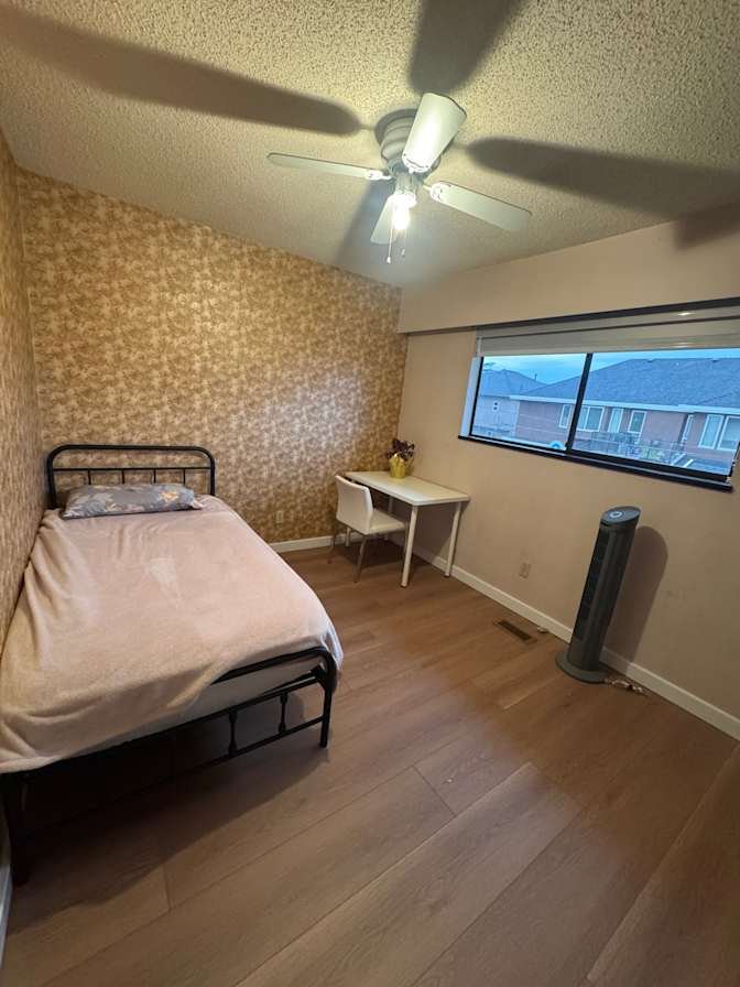 Deerfield Crescent - Photo 2