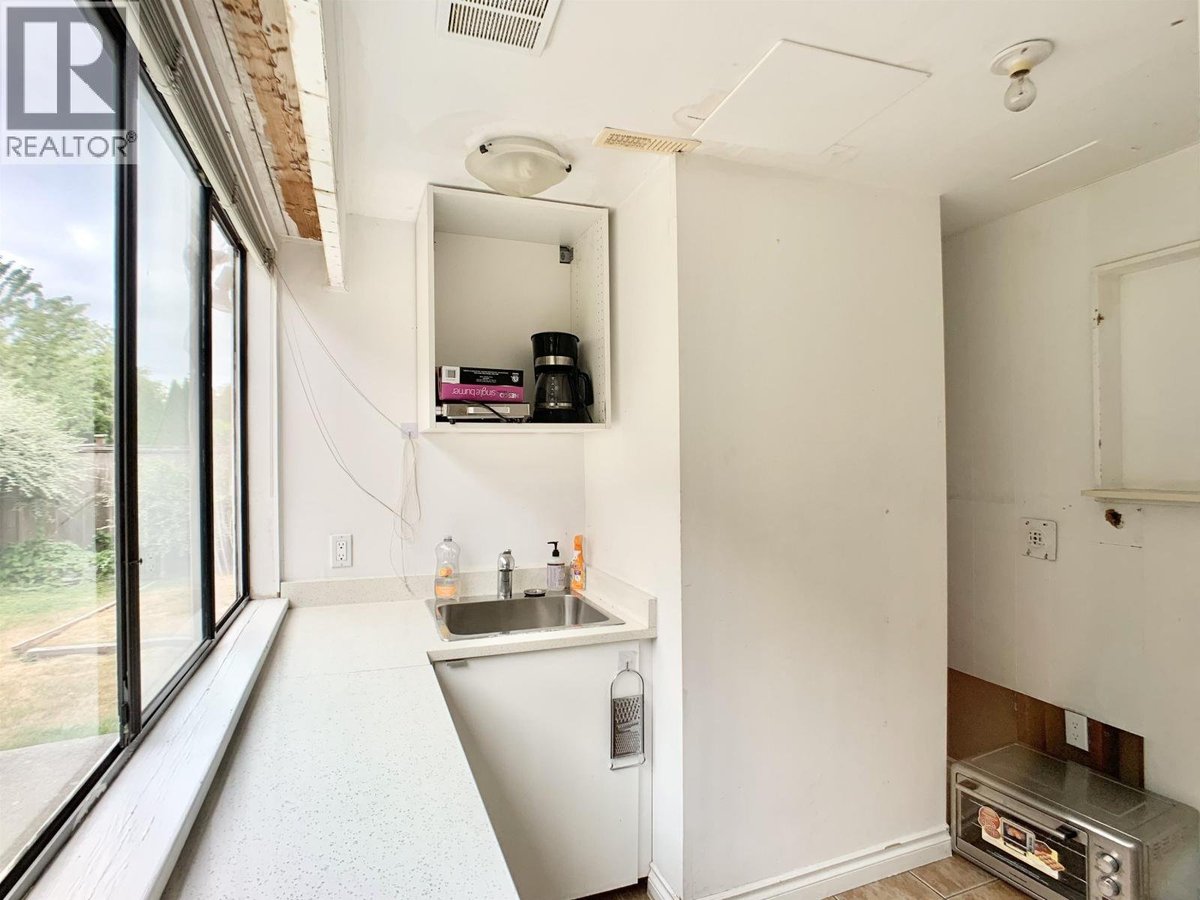 8540 WAGNER DRIVE - Photo 7