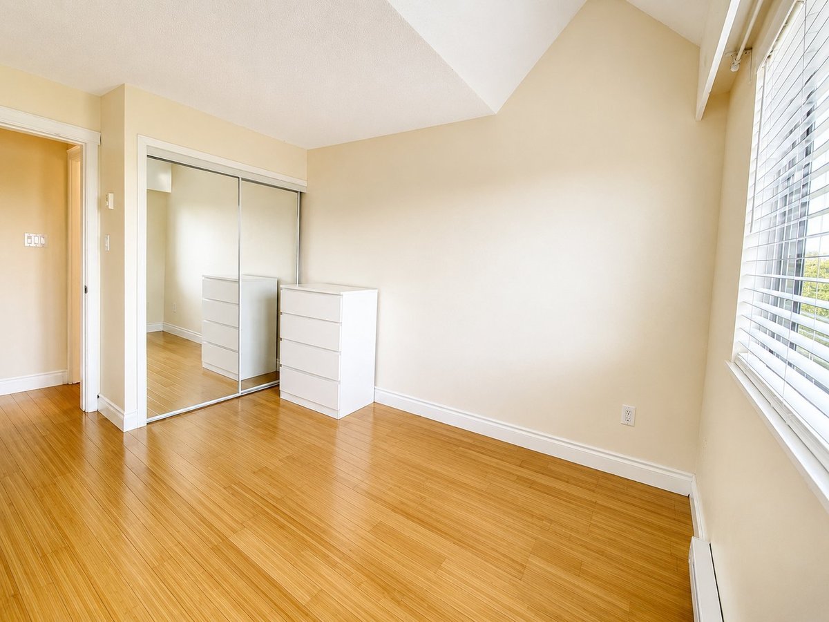 8120 Colonial Drive - Photo 8