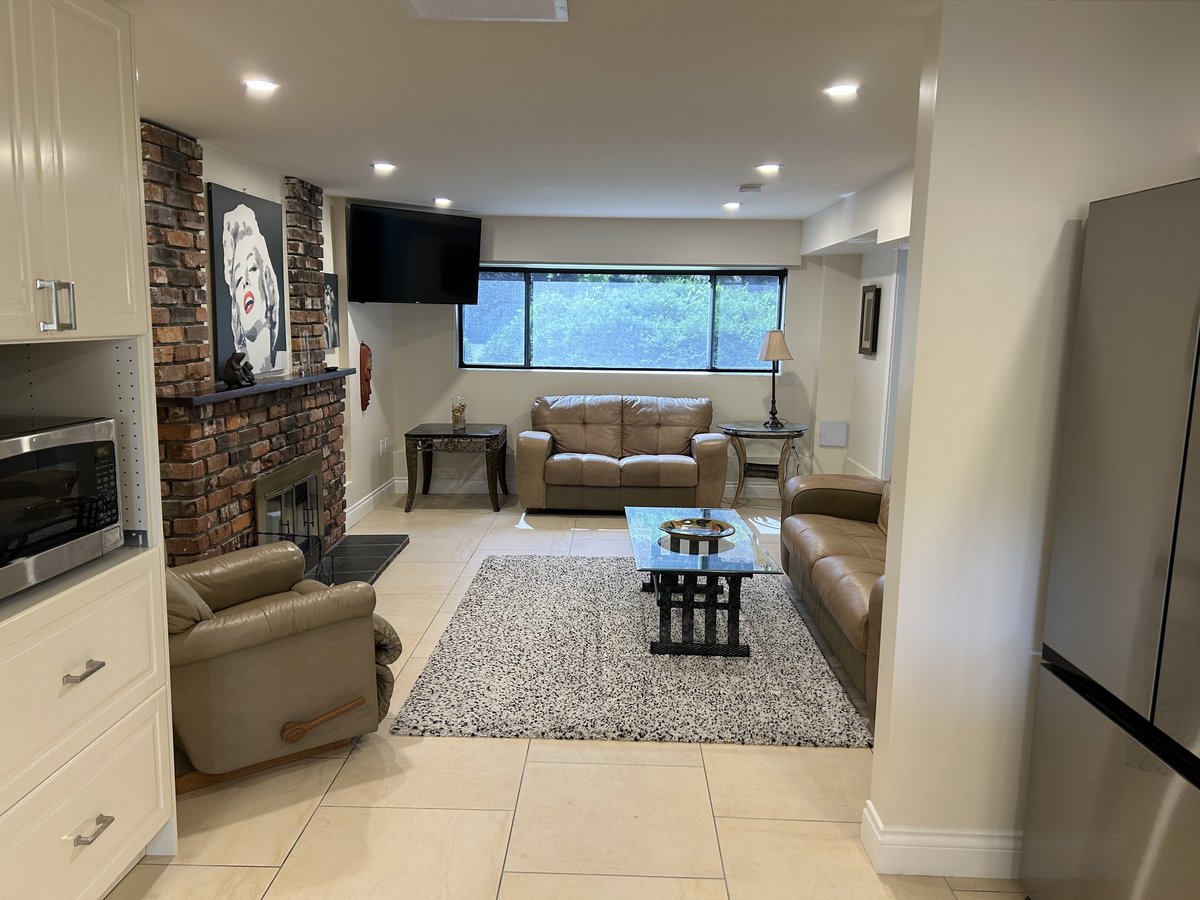 9211 Chapmond Crescent - Photo 1