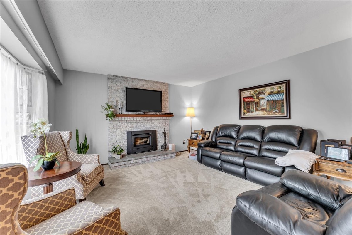 9231 Ryan Crescent - Photo 2
