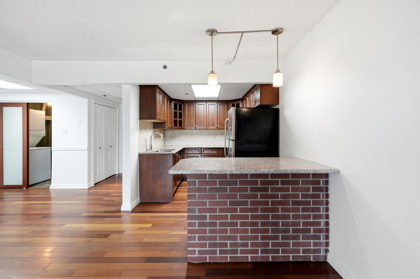 611 University Drive - Photo 3