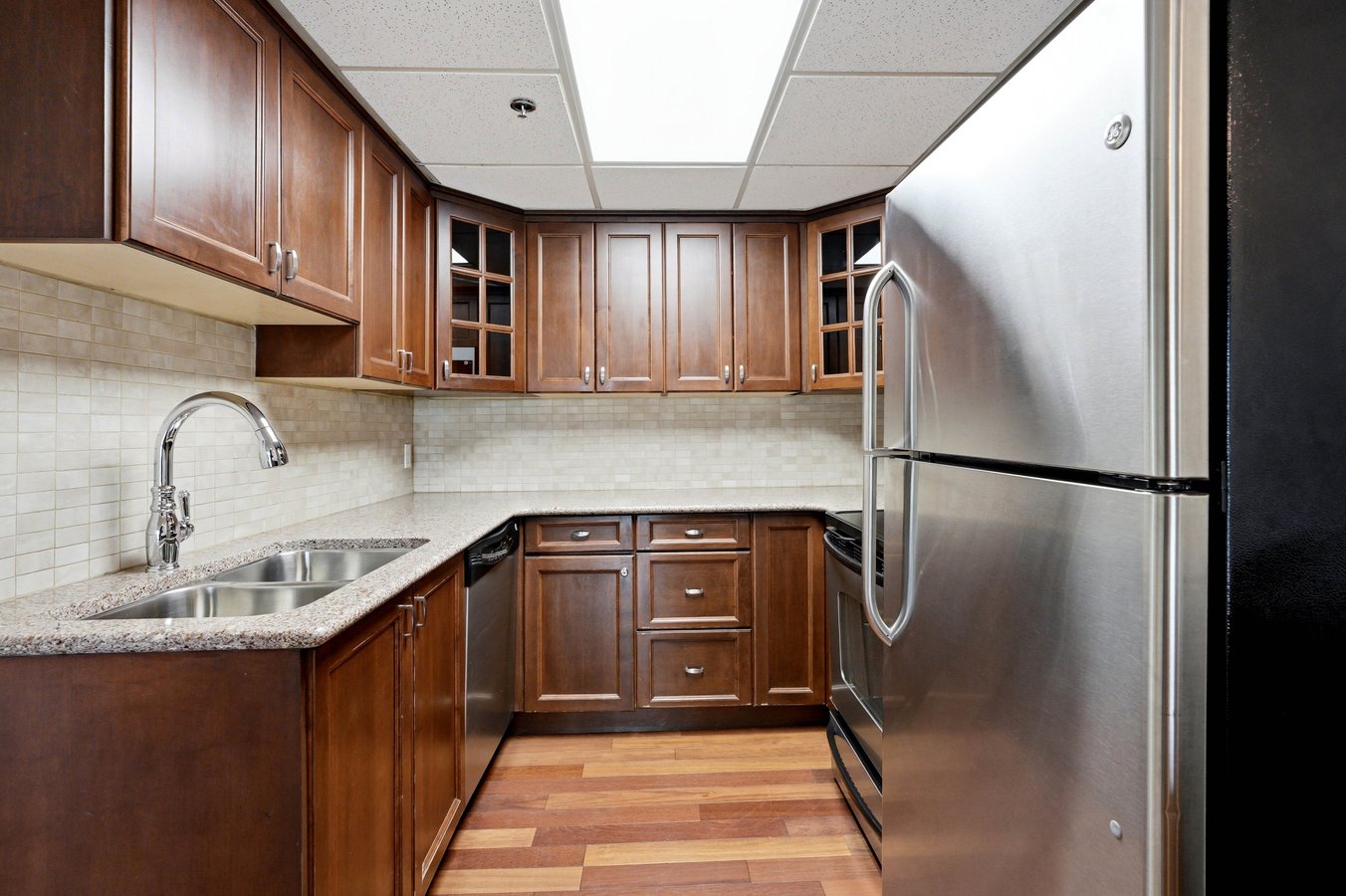 611 University Drive - Photo 4