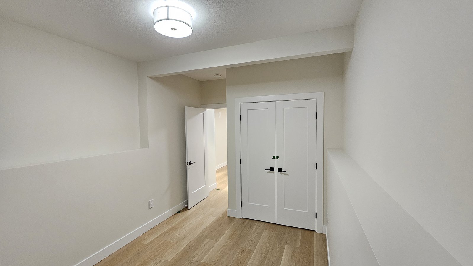 102 Haverstock Crescent - Photo 14