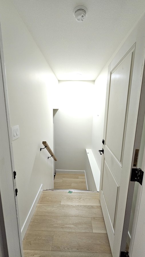 102 Haverstock Crescent - Photo 3