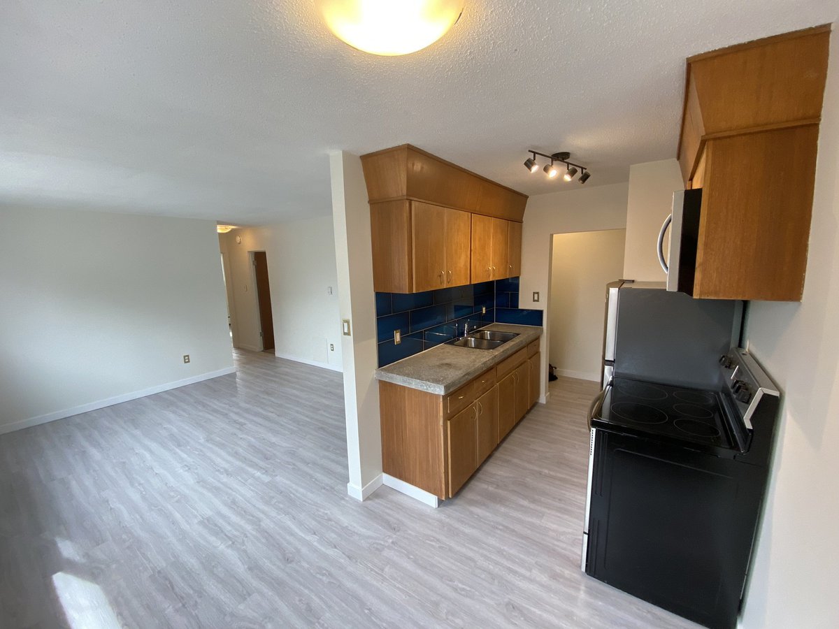 514 12 Street East - Photo 2