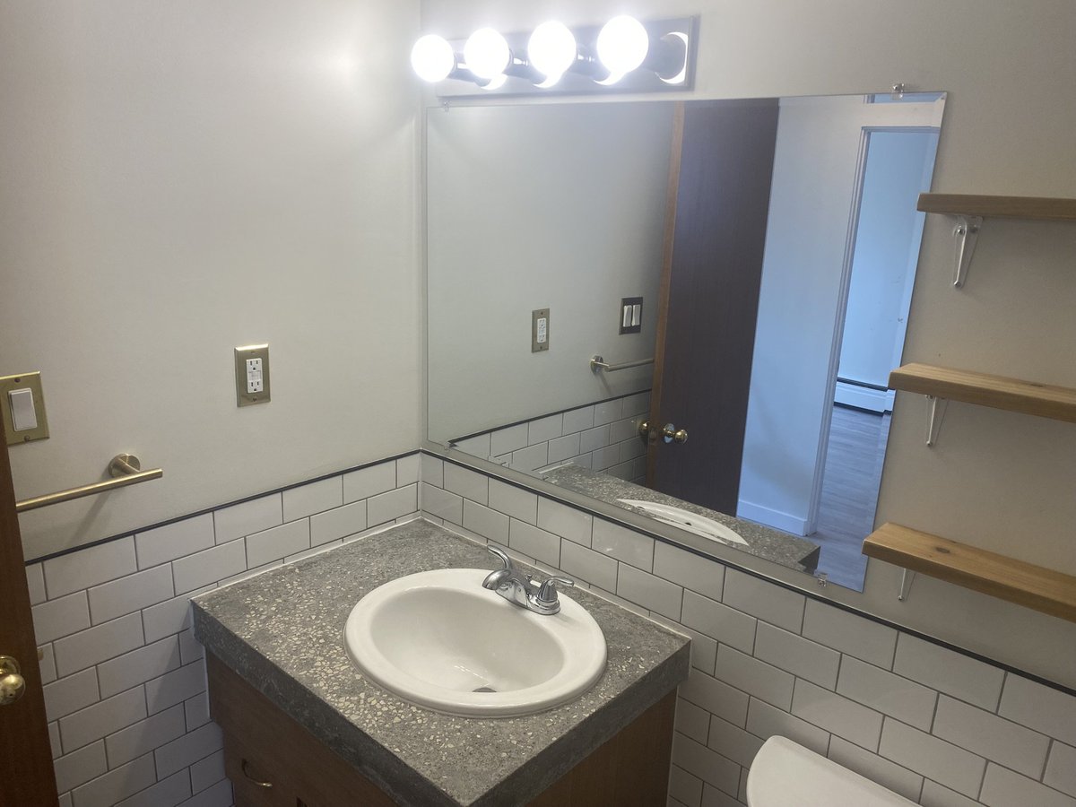514 12 Street East - Photo 12