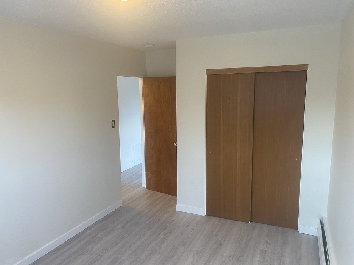 514 12 Street East - Photo 13
