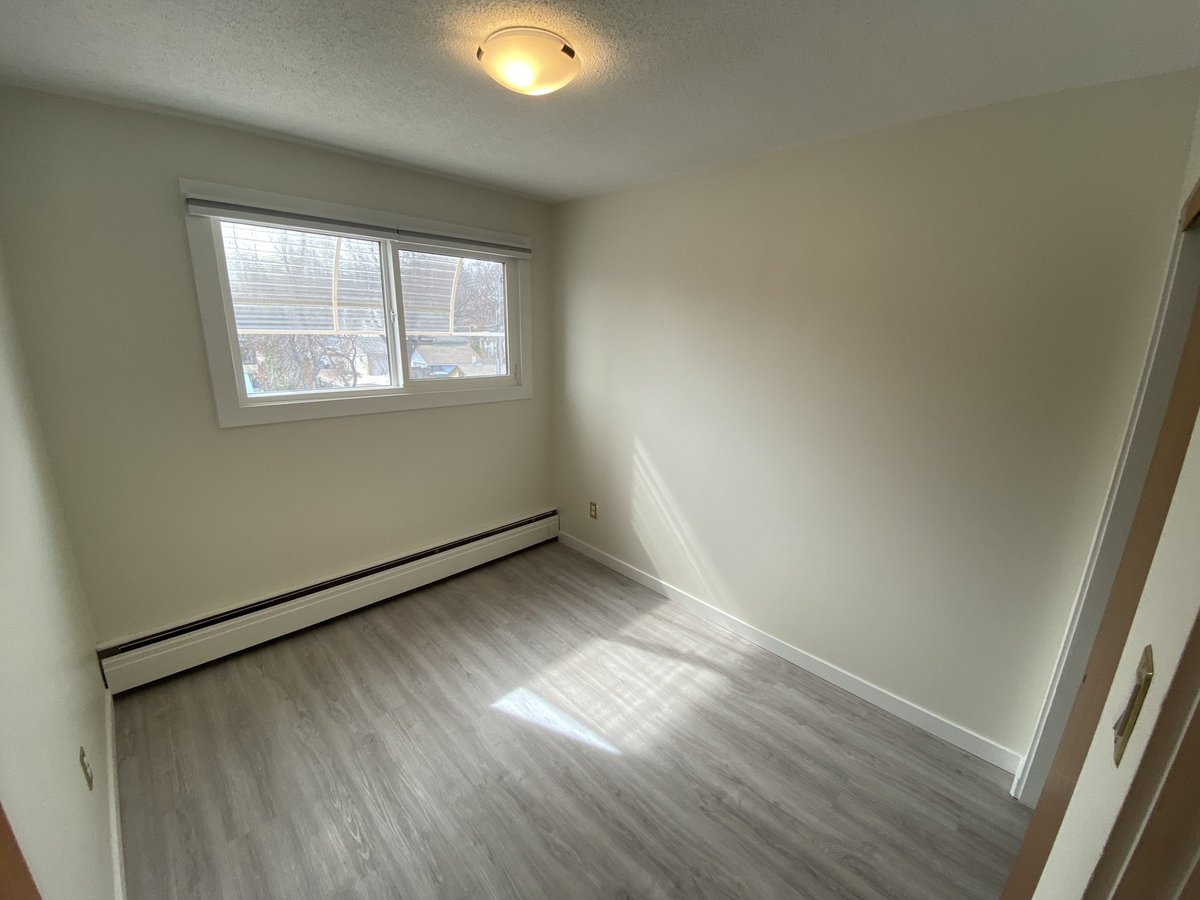 514 12 Street East - Photo 17