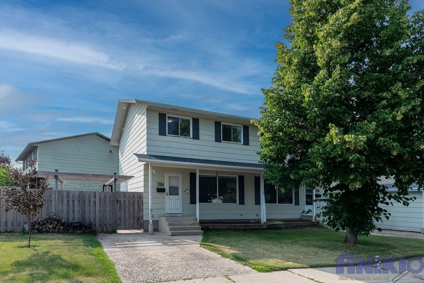 Rentals.ca Lawson Heights Saskatoon Apartments, Condos and Houses For Rent