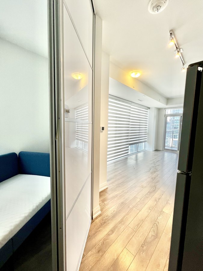 10 Meadowglen Place - Photo 3