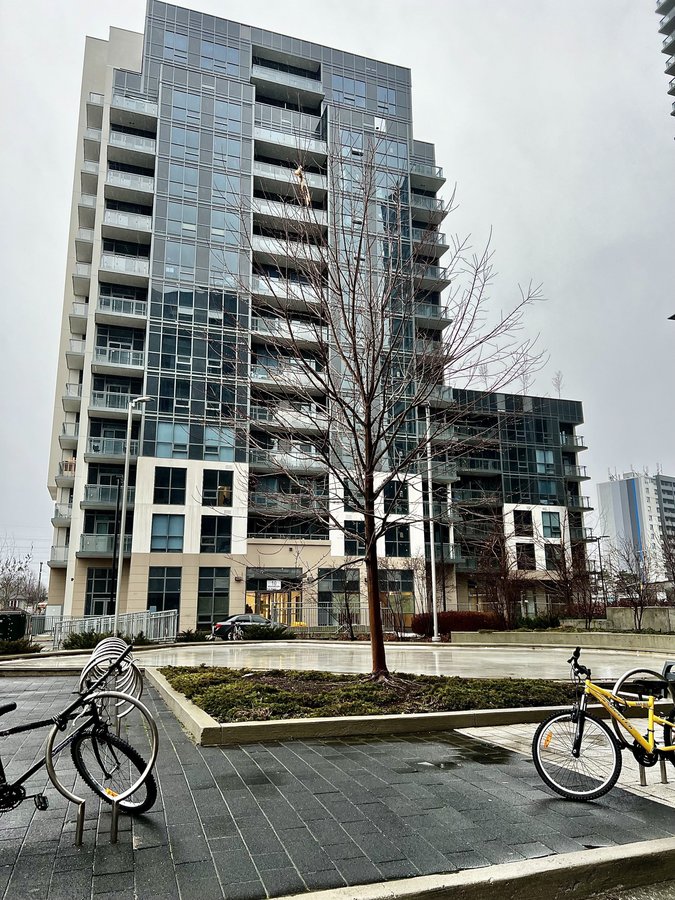 10 Meadowglen Place - Photo 8