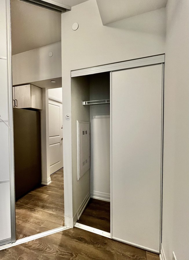 10 Meadowglen Place - Photo 19