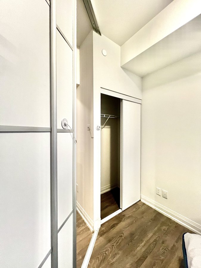 10 Meadowglen Place - Photo 20