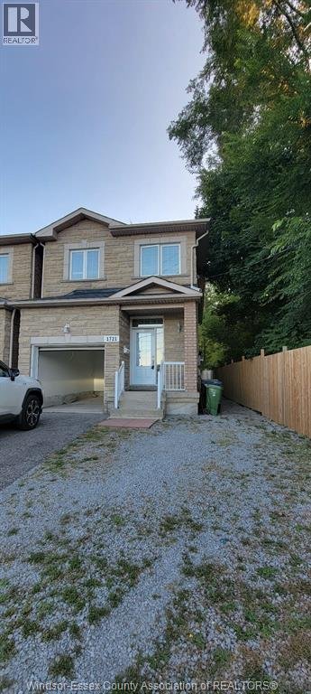 1721 ELLESMERE ROAD Unit# UPPER - Photo 1