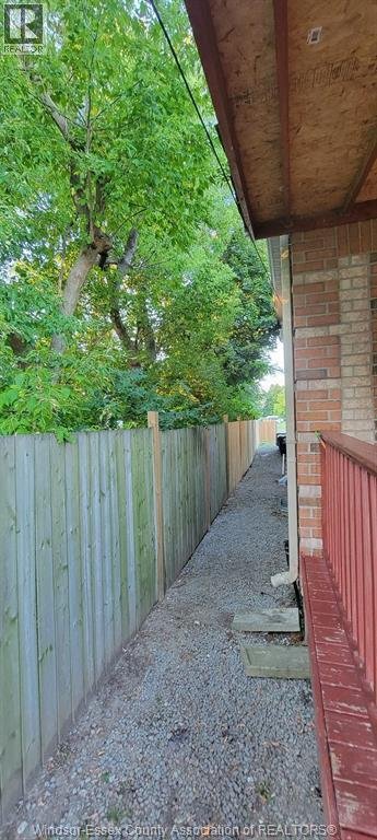 1721 ELLESMERE ROAD Unit# UPPER - Photo 17