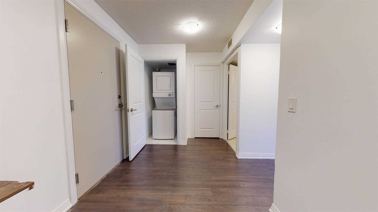 30 Meadowglen Place - Photo 7