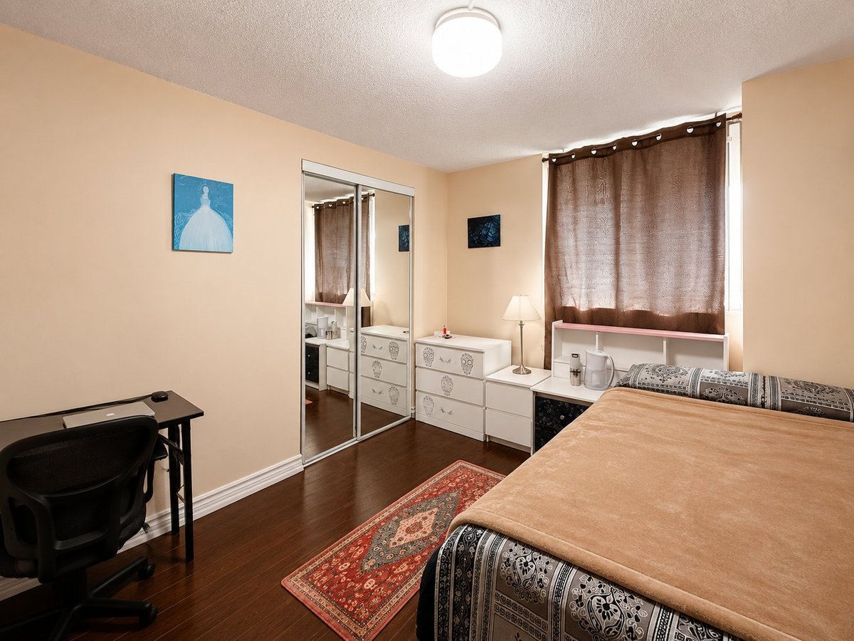 Eglinton Avenue East - Photo 3