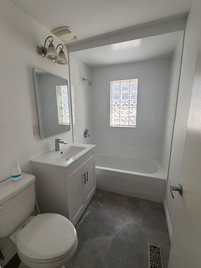425 Livingston Road North - Photo 2