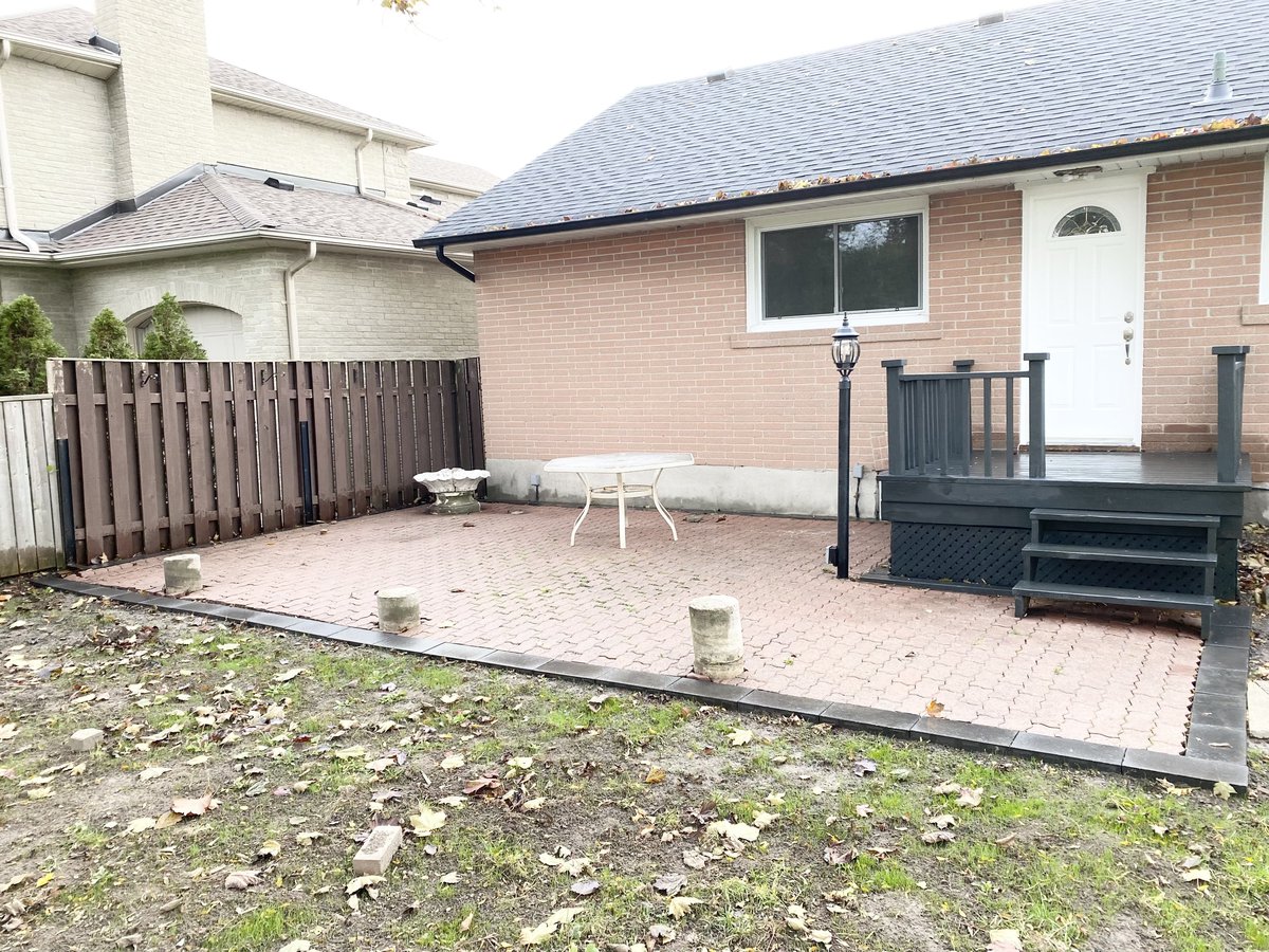 125 Fairglen Avenue - Photo 2