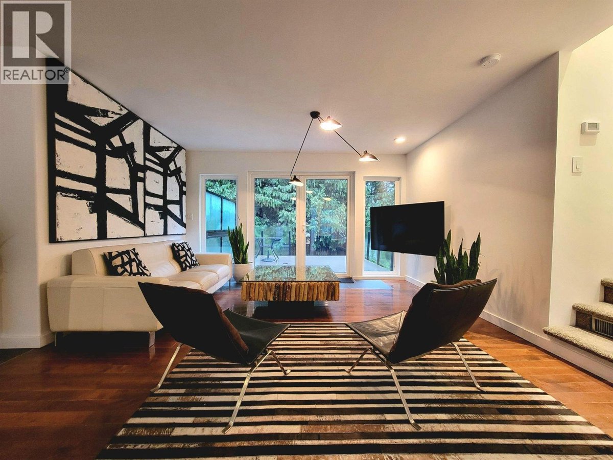 2568 THE BOULEVARD - Photo 2