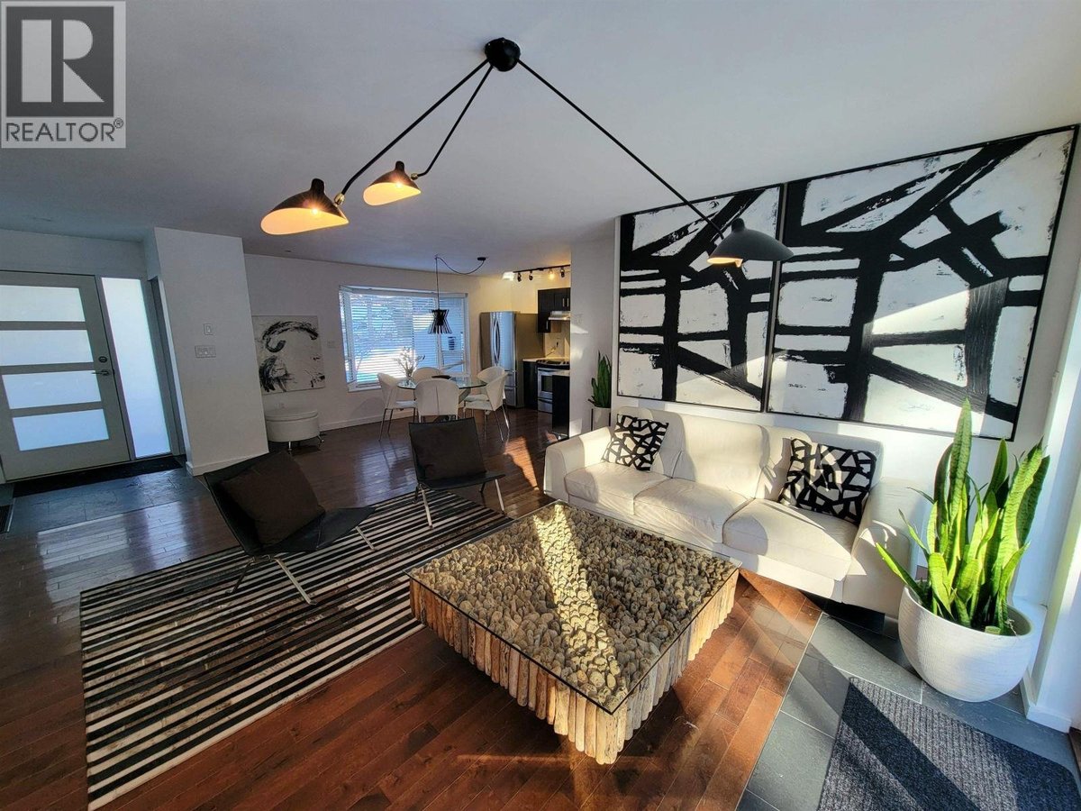 2568 THE BOULEVARD - Photo 3