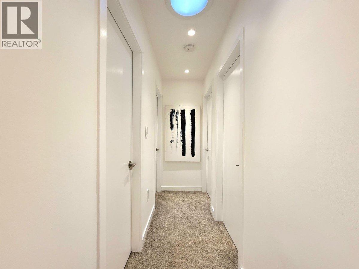 2568 THE BOULEVARD - Photo 13